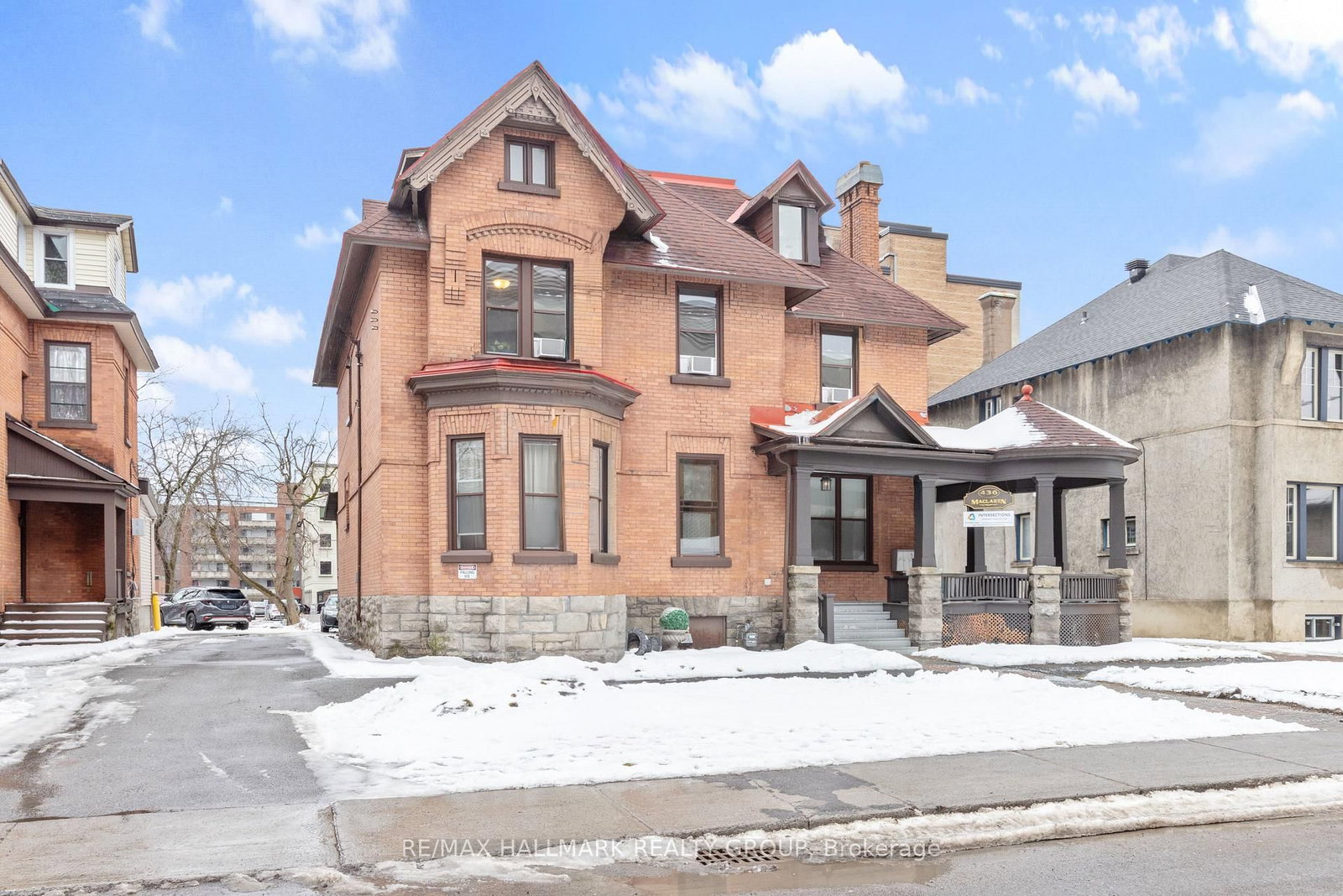 436 MacLaren Street - Photo 2