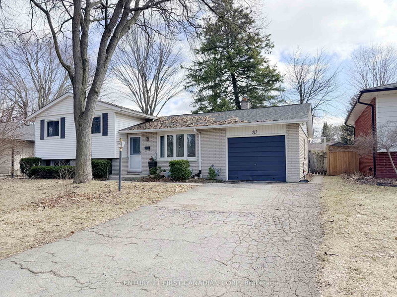 home for lease on Upper Level-711 Algoma Avenue