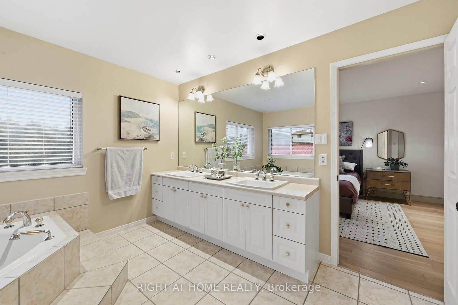 Detached House for sale at 50 Boulding Avenue, Hamilton, Ontario, L0R 2H3 - Waterdown - MLS: X12910464