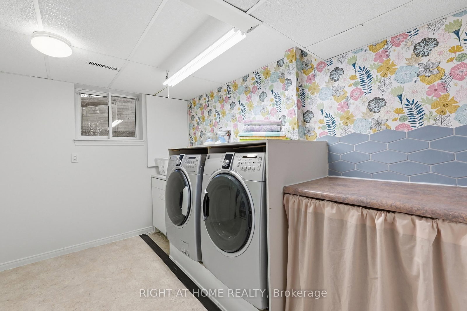 Detached House for sale at 50 Boulding Avenue, Hamilton, Ontario, L0R 2H3 - Waterdown - MLS: X12910464