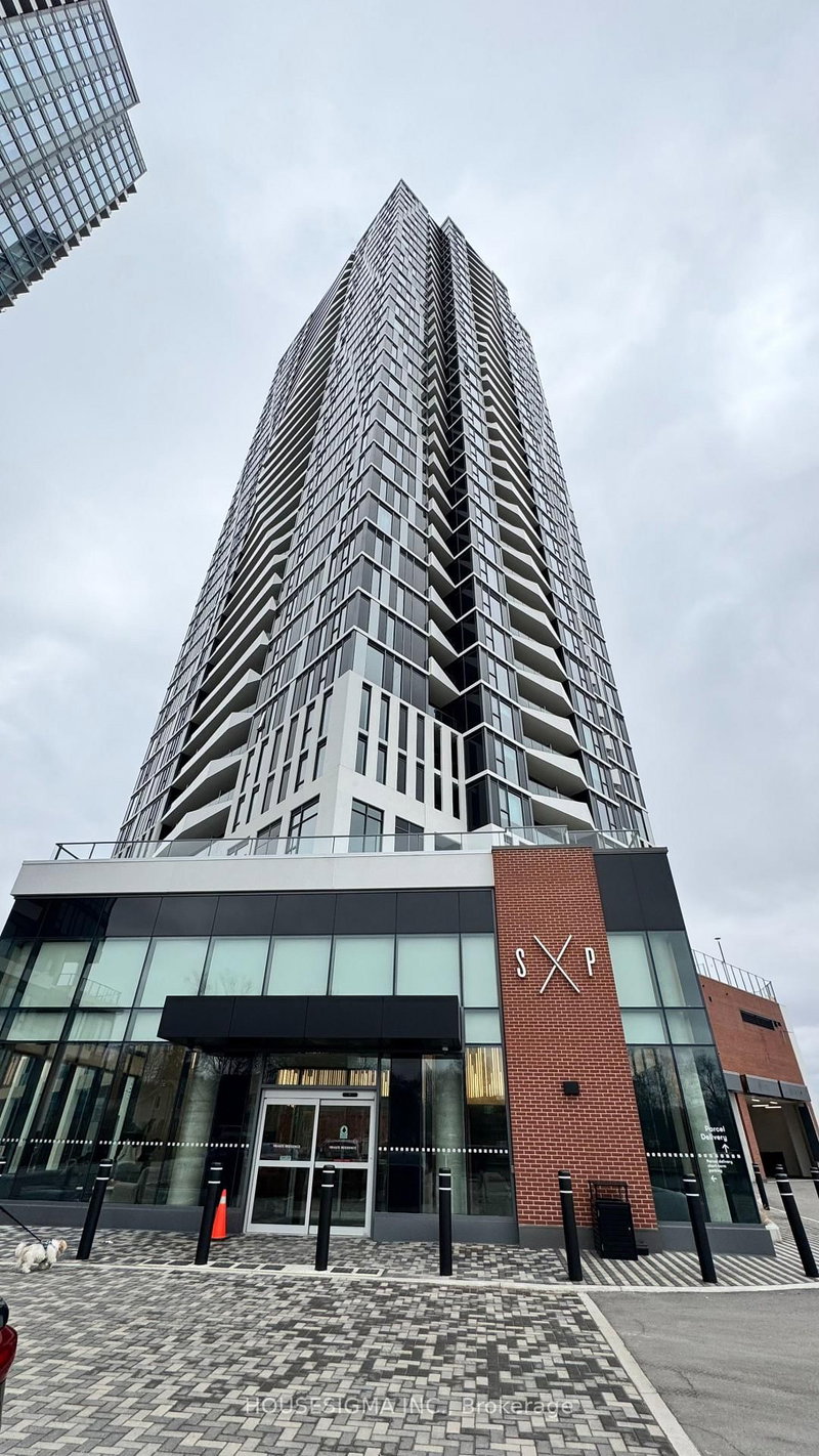 home for sale on 806-25 Wellington Street S