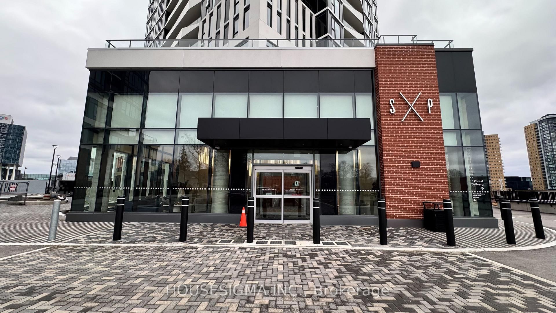 25 Wellington Street S, Unit 806
