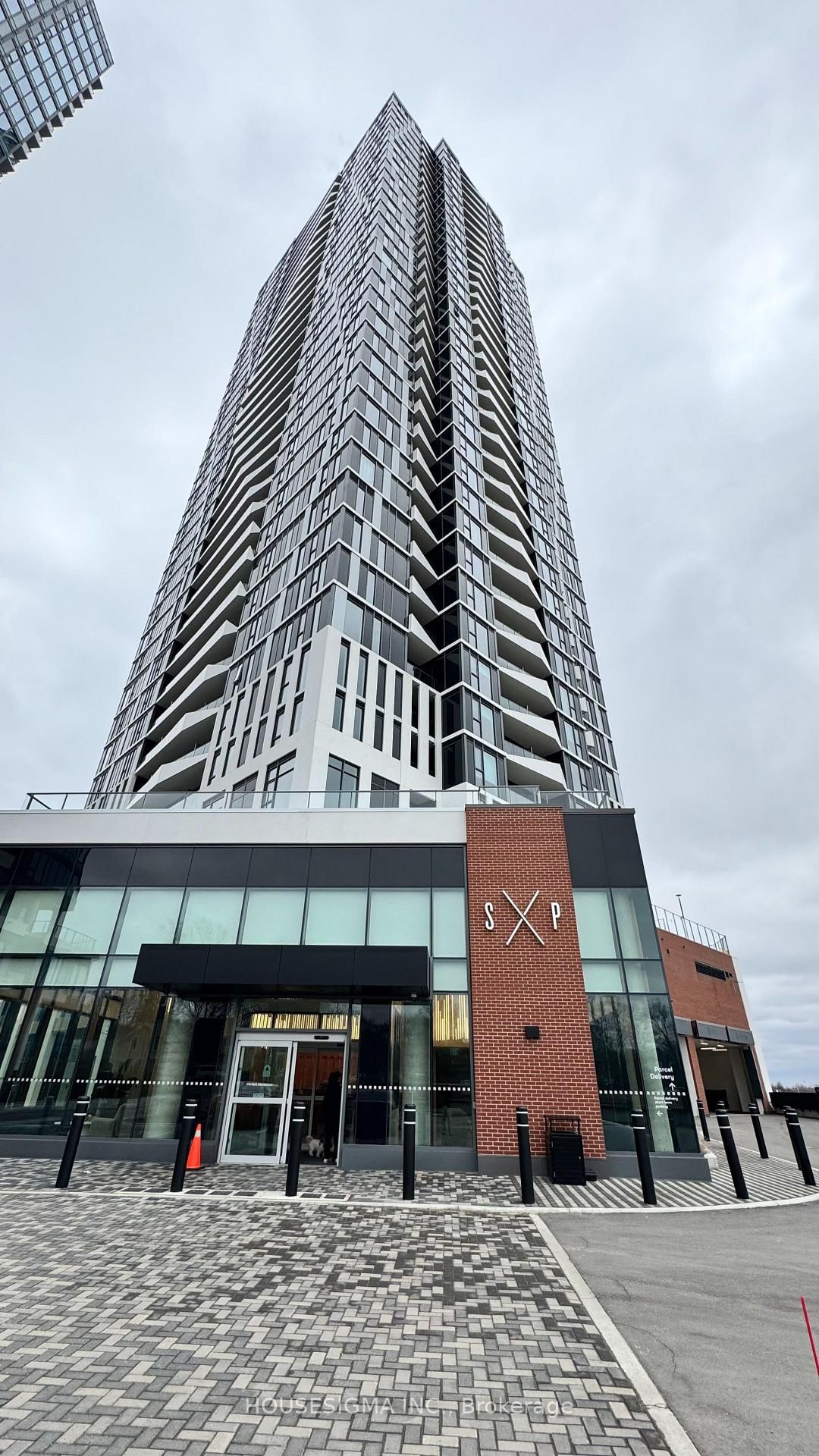 25 Wellington Street S, Unit 806