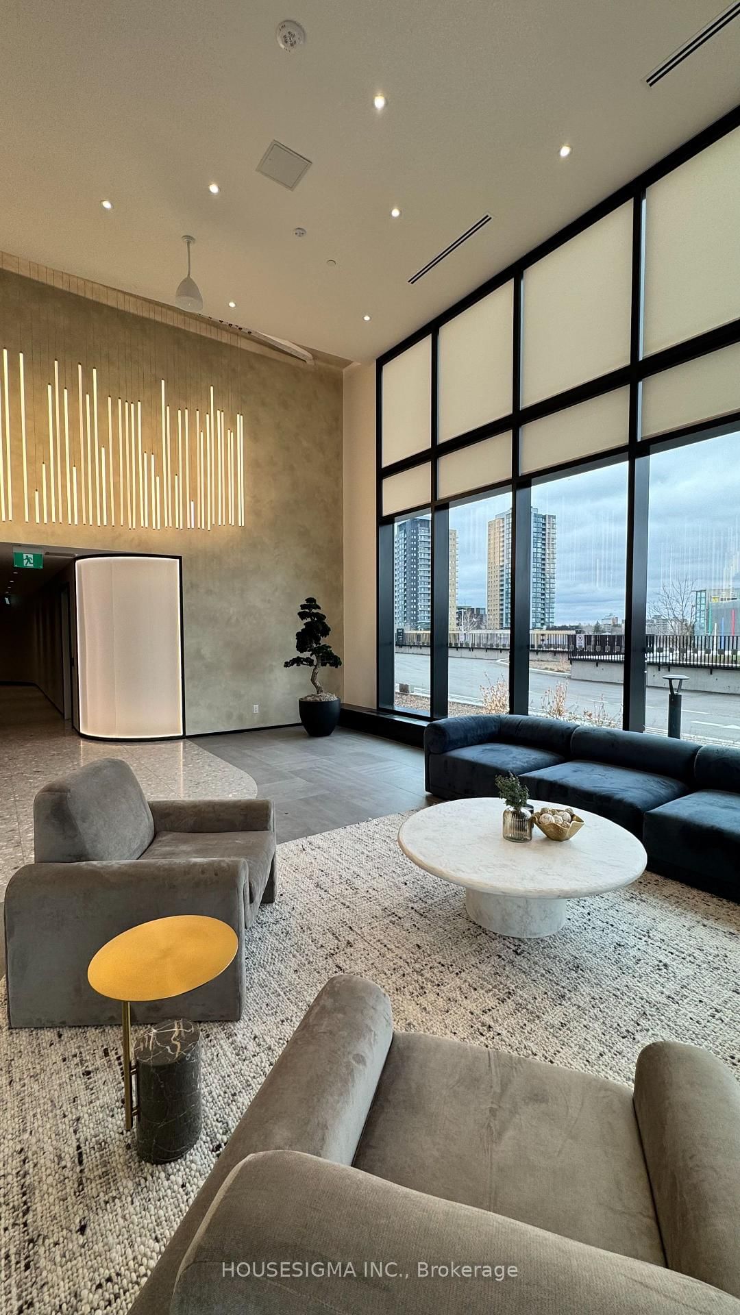 25 Wellington Street S, Unit 806