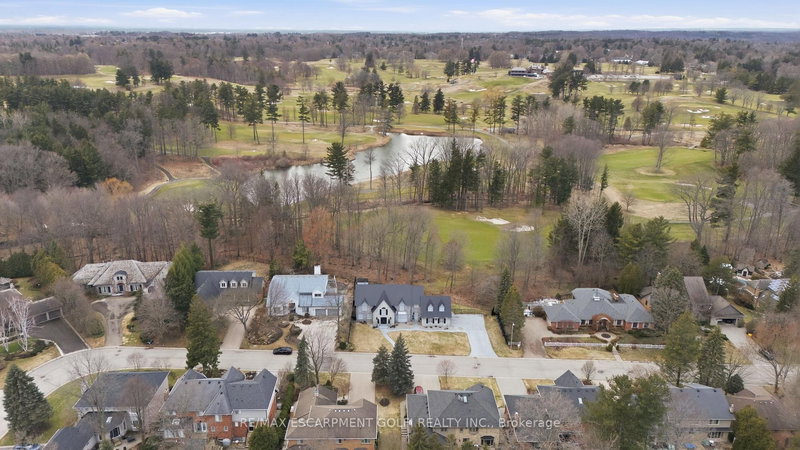 132 Chancery Dr, Hamilton, L9C 4M2 | Image 2