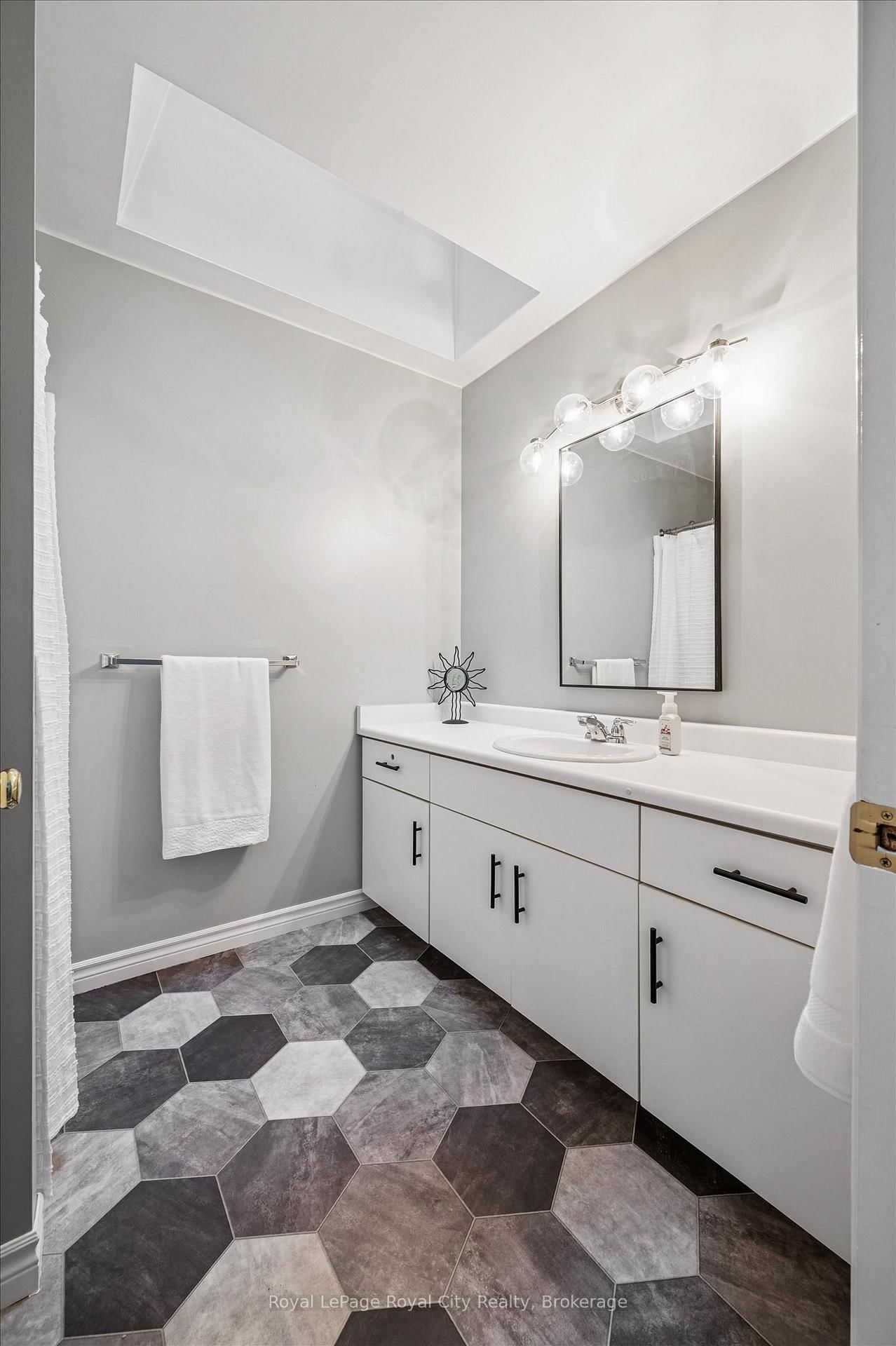 21 Marilyn Drive • Guelph, ON photo 28