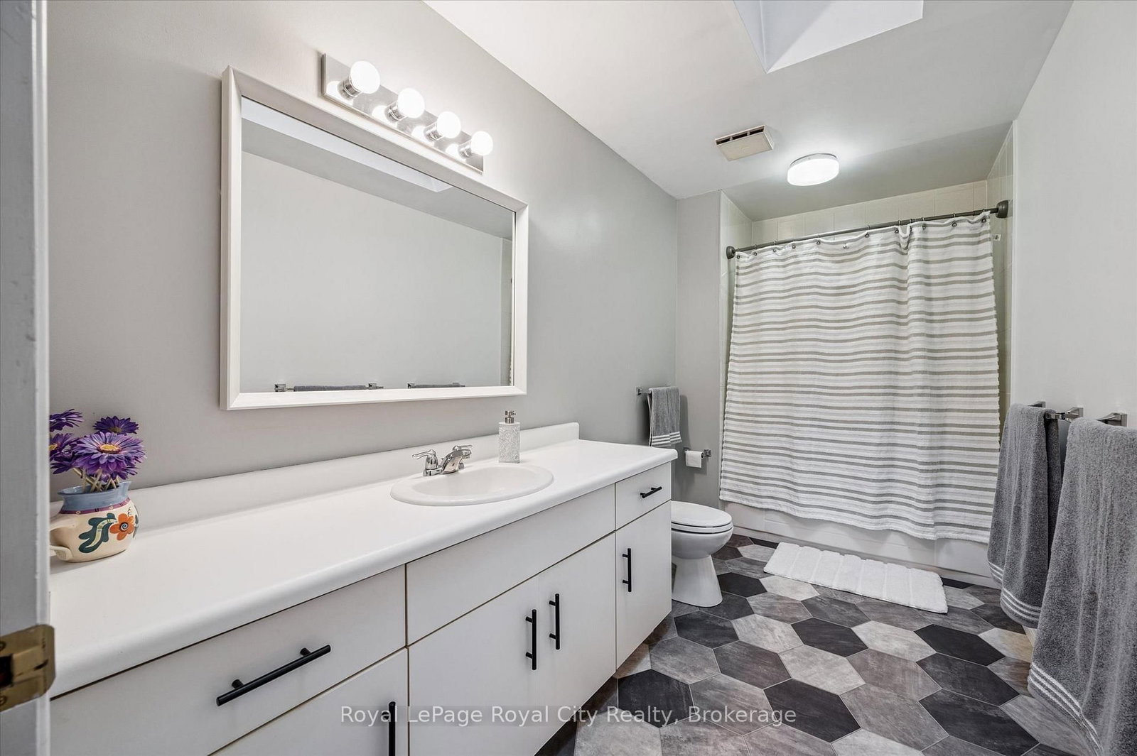 21 Marilyn Drive • Guelph, ON photo 32