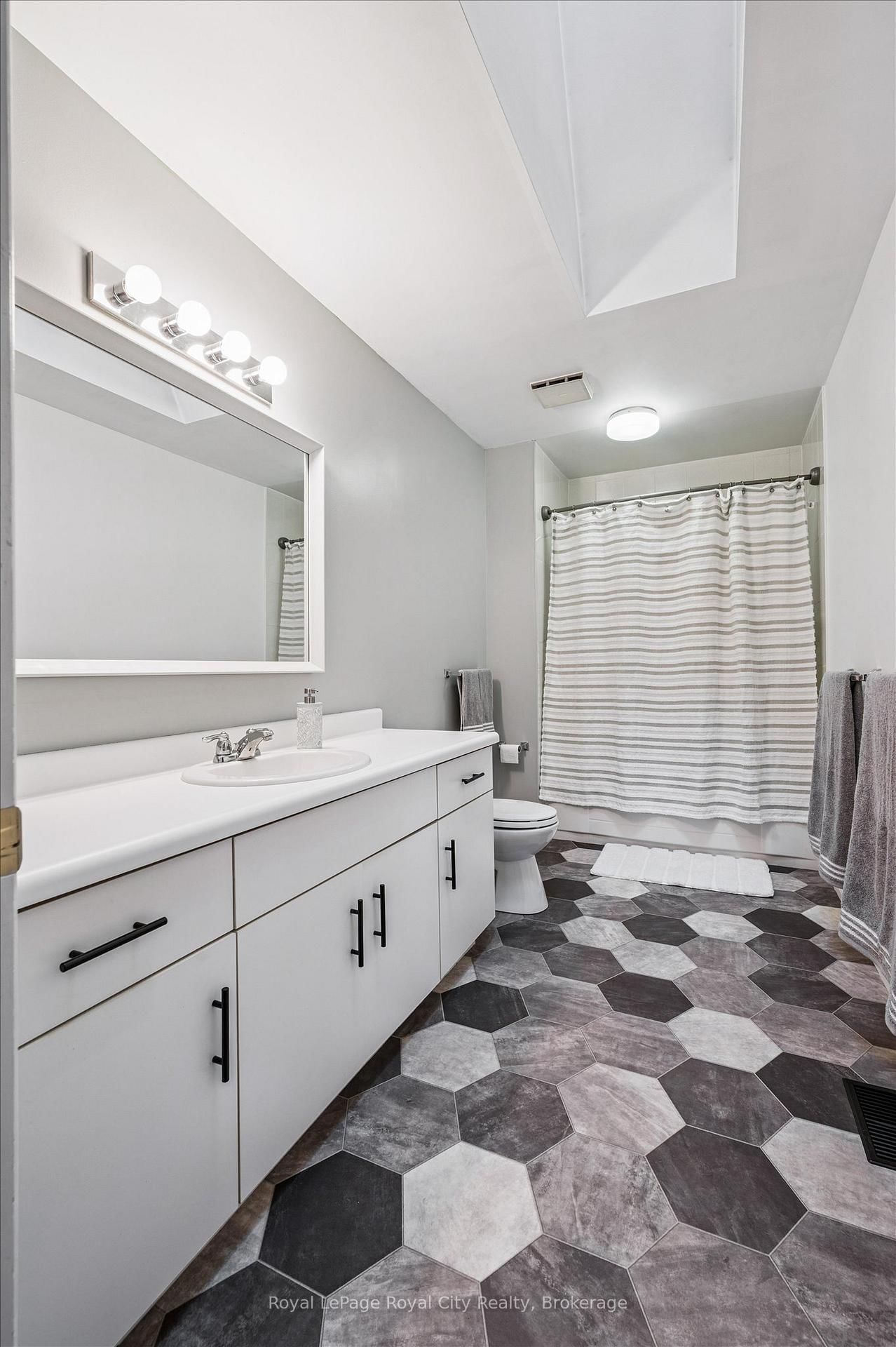 21 Marilyn Drive • Guelph, ON photo 33