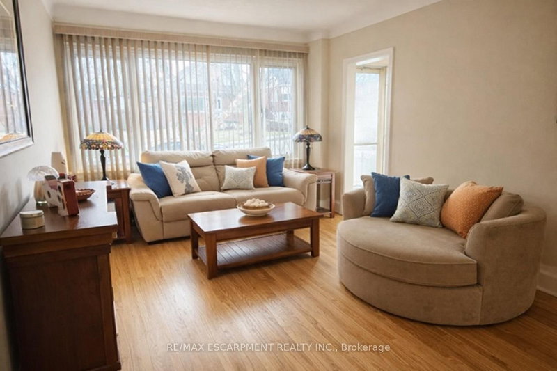 226 Auburn Ave, Hamilton, L8K 3B6 | Image 2