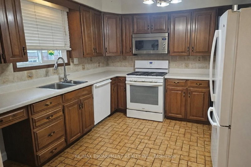 226 Auburn Ave, Hamilton, L8K 3B6 | Image 3