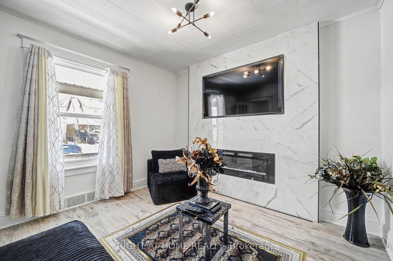 36 Berryman Ave, St. Catharines, L2R 3W9 | Image 2