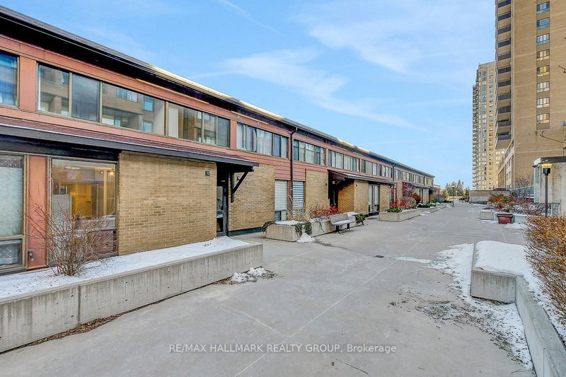 home for sale on 4-525 St Laurent Boulevard