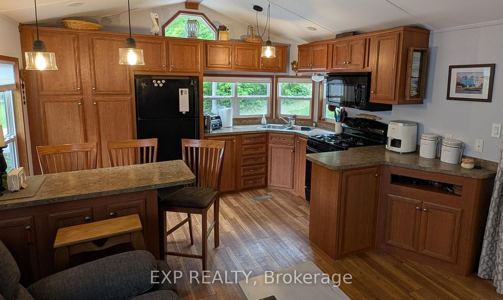 1082 Shamrock Marina Road • Gravenhurst, ON photo 6