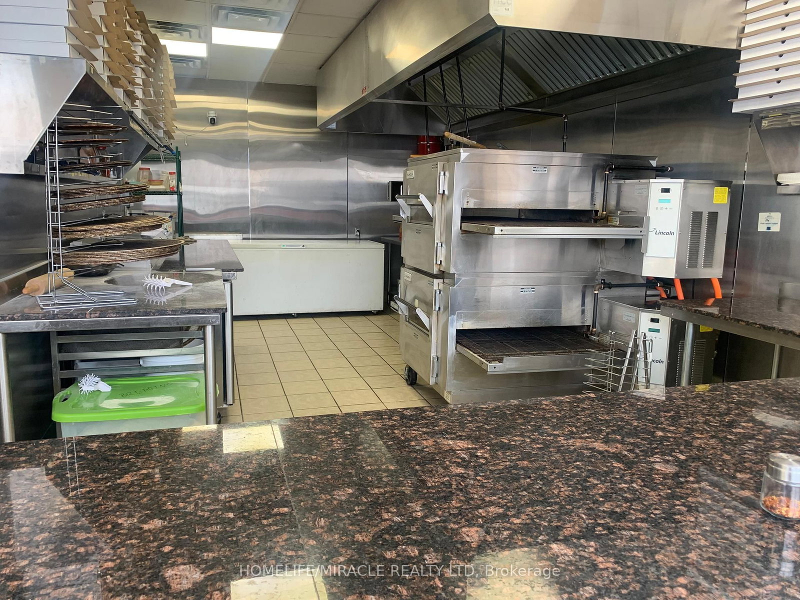 379 Norwich Avenue - Photo 4