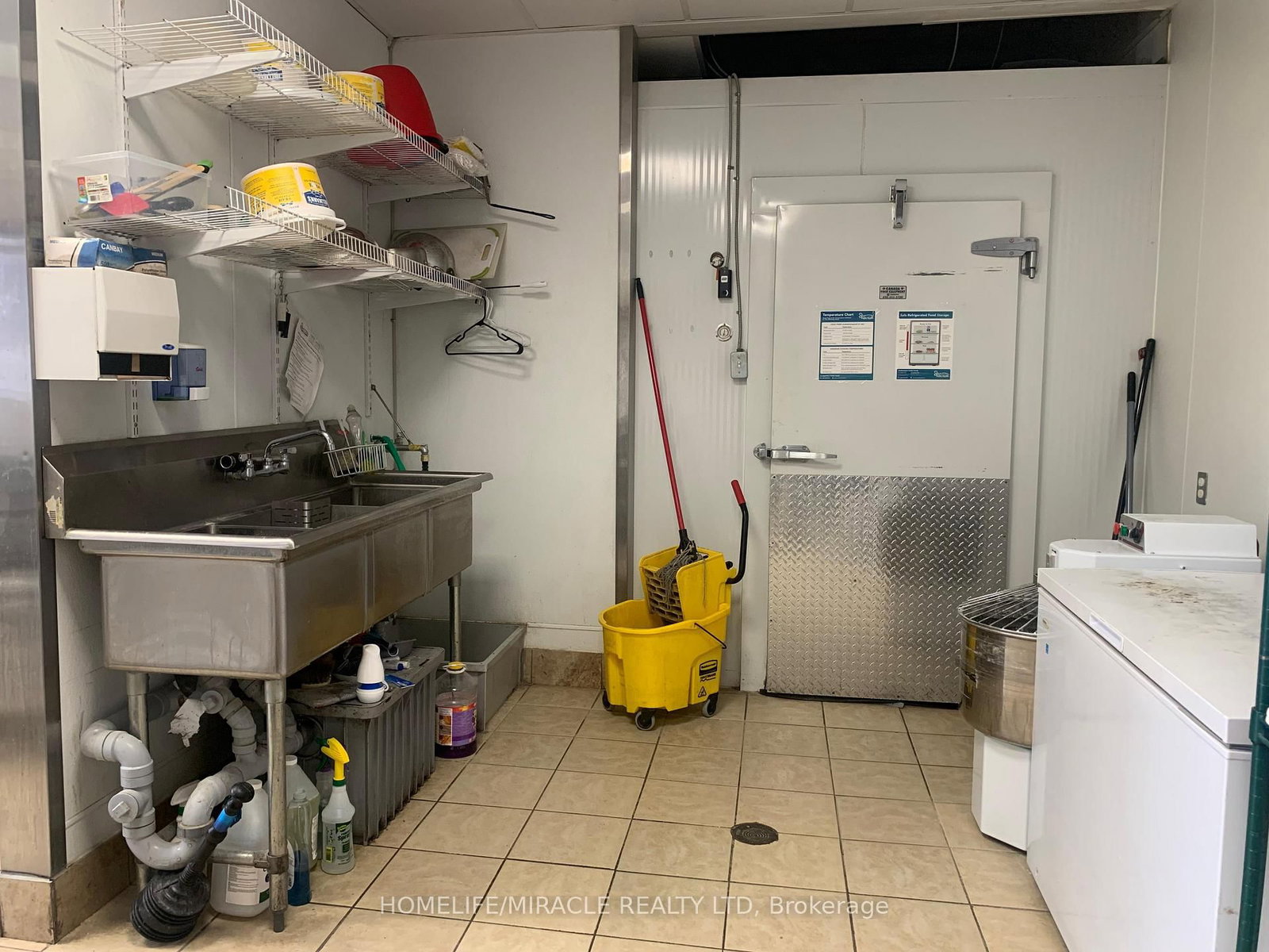 379 Norwich Avenue - Photo 6