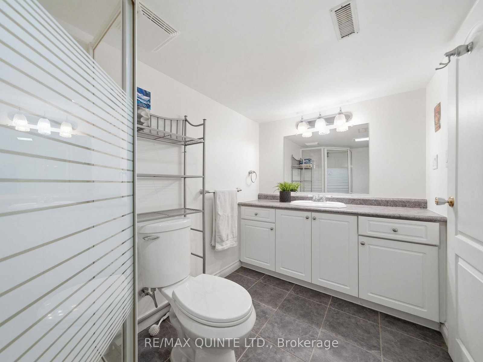 Detached House for sale at 10 Loraine Avenue, Quinte West, Ontario, K8V 6M1 - Trenton Ward - MLS: X12912958