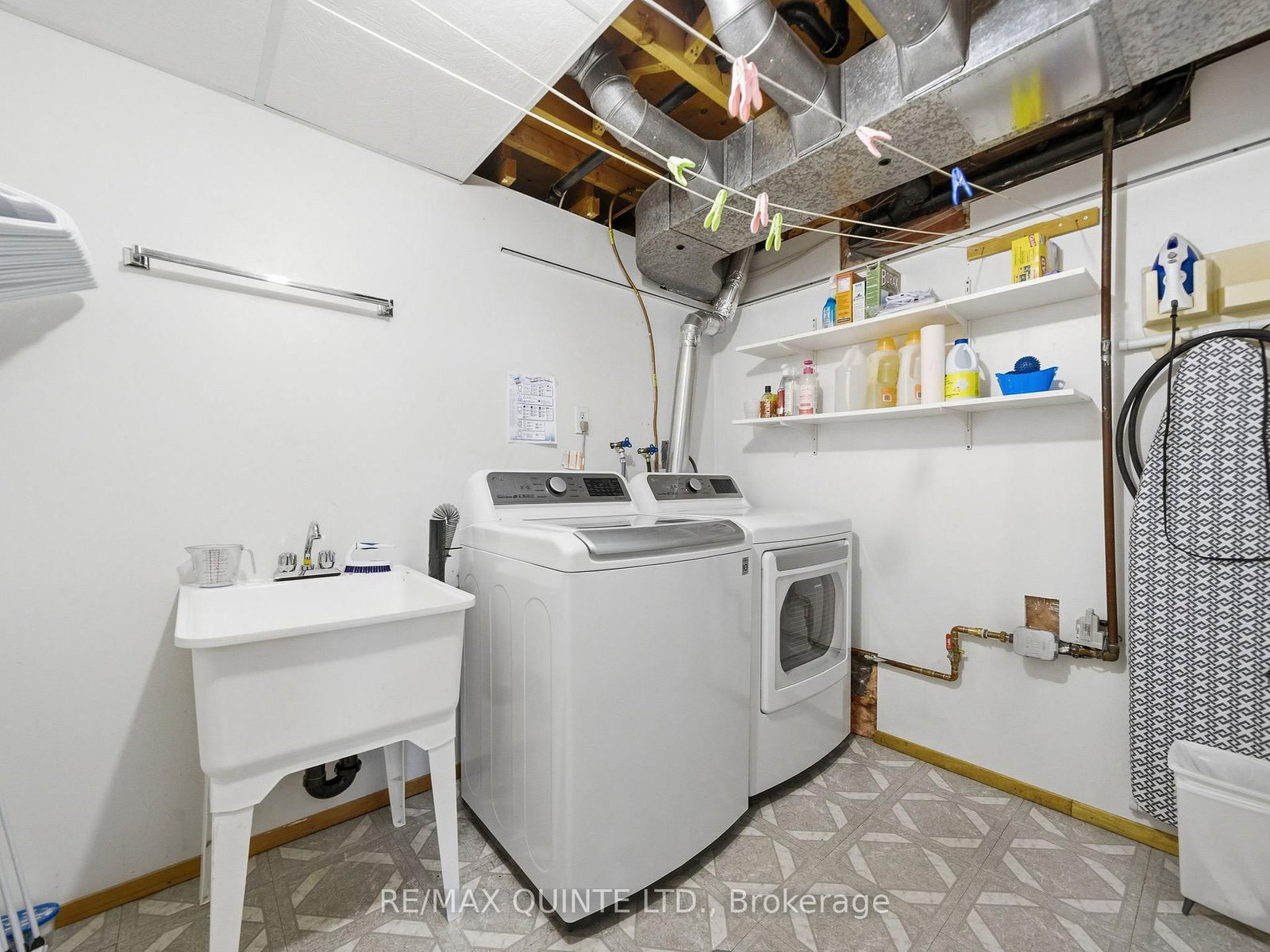 Detached House for sale at 10 Loraine Avenue, Quinte West, Ontario, K8V 6M1 - Trenton Ward - MLS: X12912958