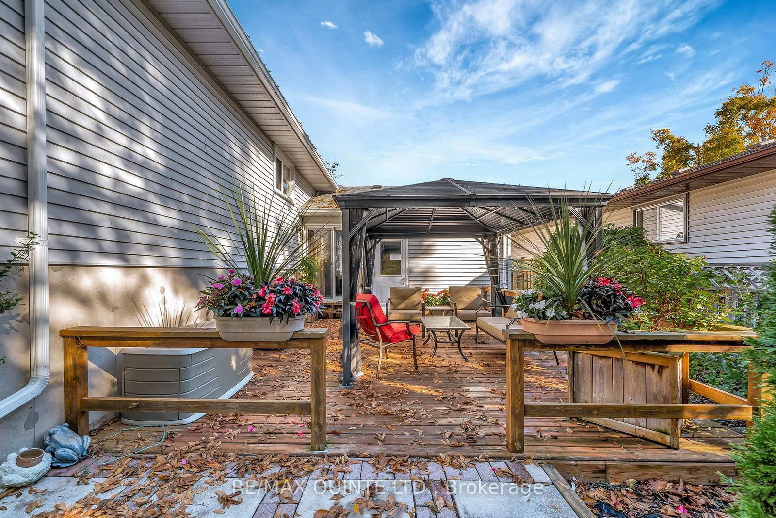 Detached House for sale at 10 Loraine Avenue, Quinte West, Ontario, K8V 6M1 - Trenton Ward - MLS: X12912958