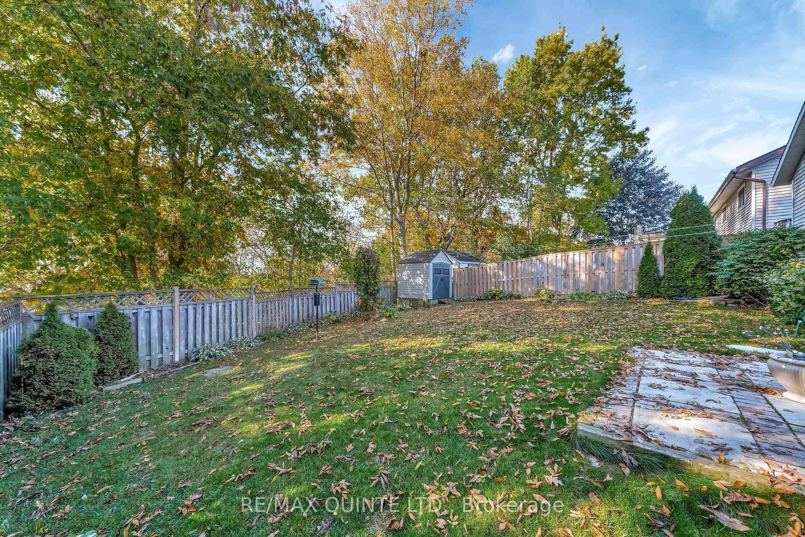 Detached House for sale at 10 Loraine Avenue, Quinte West, Ontario, K8V 6M1 - Trenton Ward - MLS: X12912958