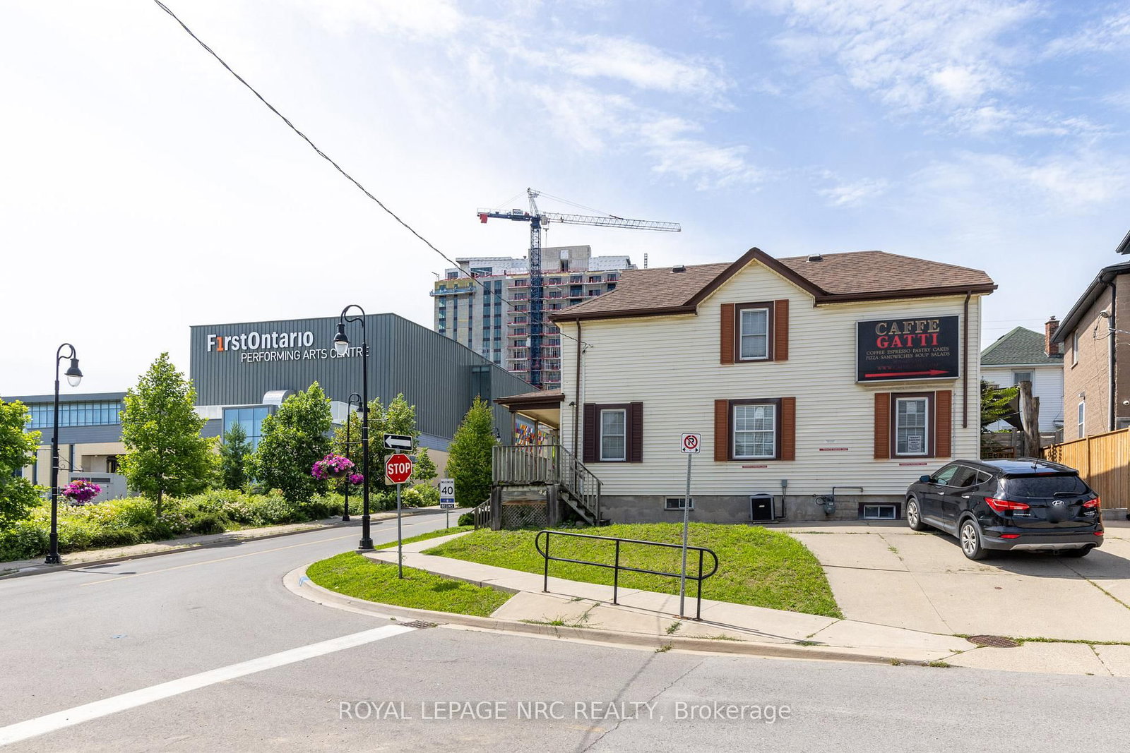 Detached House for sale at 44 Carlisle Street, St. Catharines, Ontario, L2R 4H4 - Downtown - MLS: X12913126