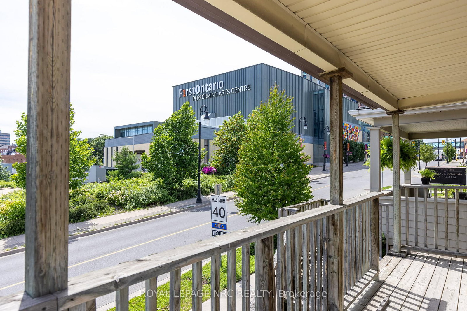 Detached House for sale at 44 Carlisle Street, St. Catharines, Ontario, L2R 4H4 - Downtown - MLS: X12913126