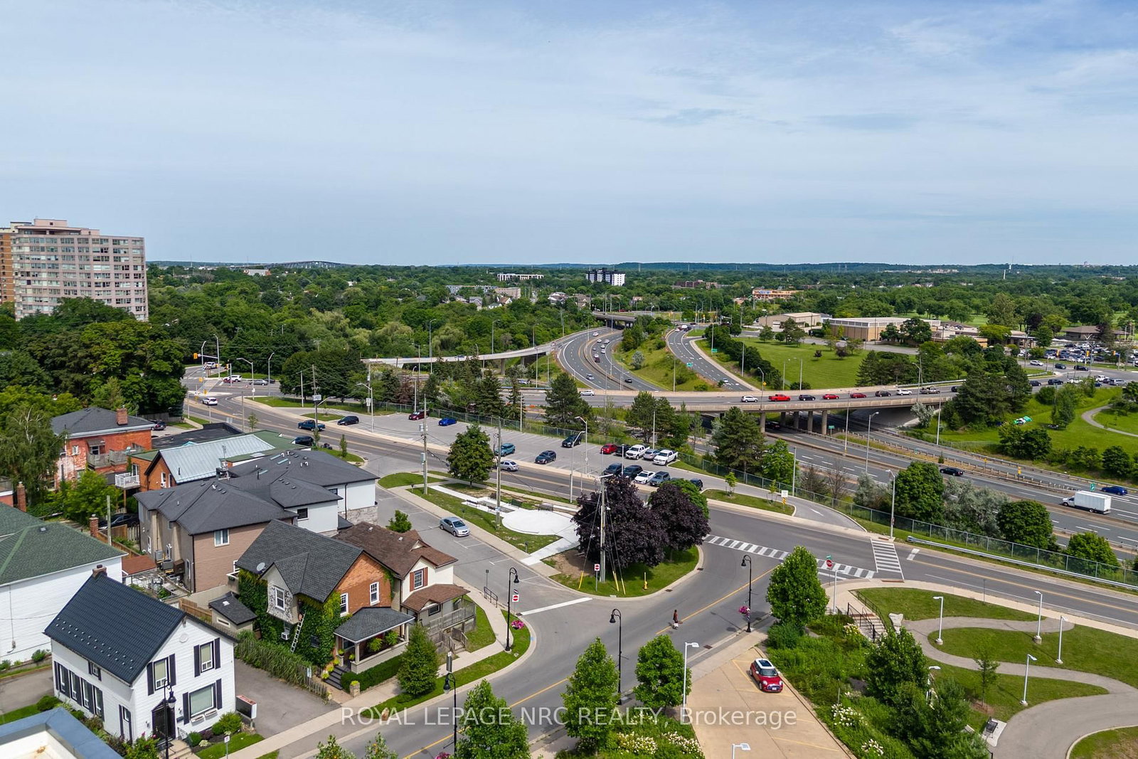 Detached House for sale at 44 Carlisle Street, St. Catharines, Ontario, L2R 4H4 - Downtown - MLS: X12913126