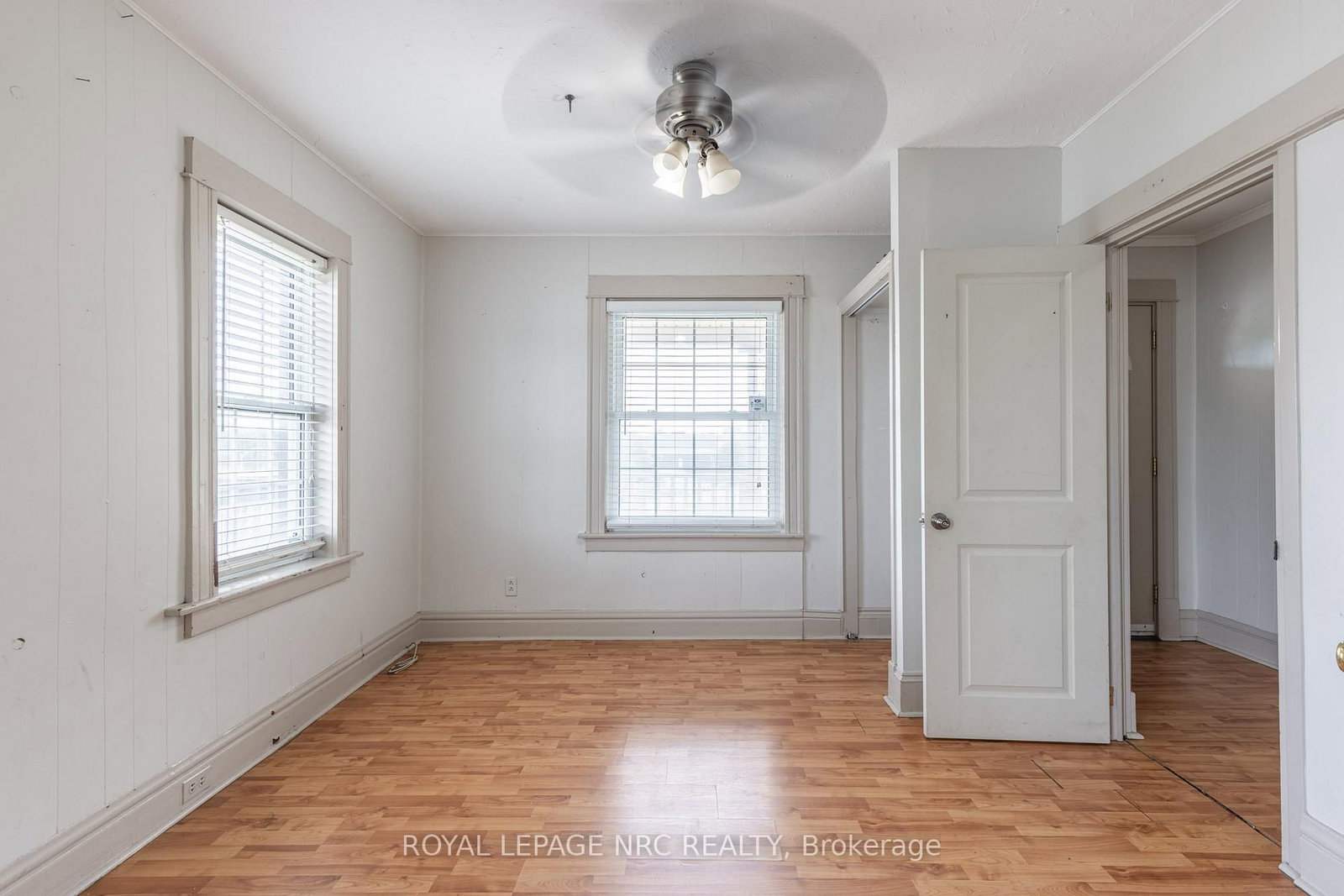 Detached House for sale at 44 Carlisle Street, St. Catharines, Ontario, L2R 4H4 - Downtown - MLS: X12913126