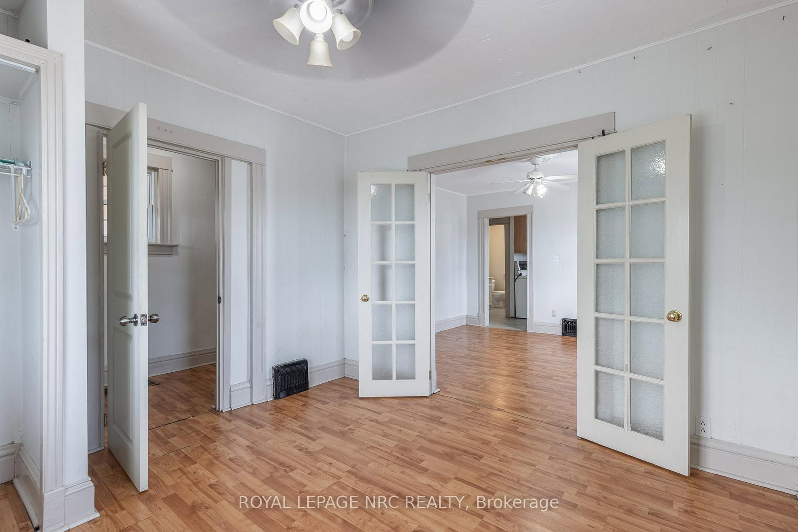 Detached House for sale at 44 Carlisle Street, St. Catharines, Ontario, L2R 4H4 - Downtown - MLS: X12913126