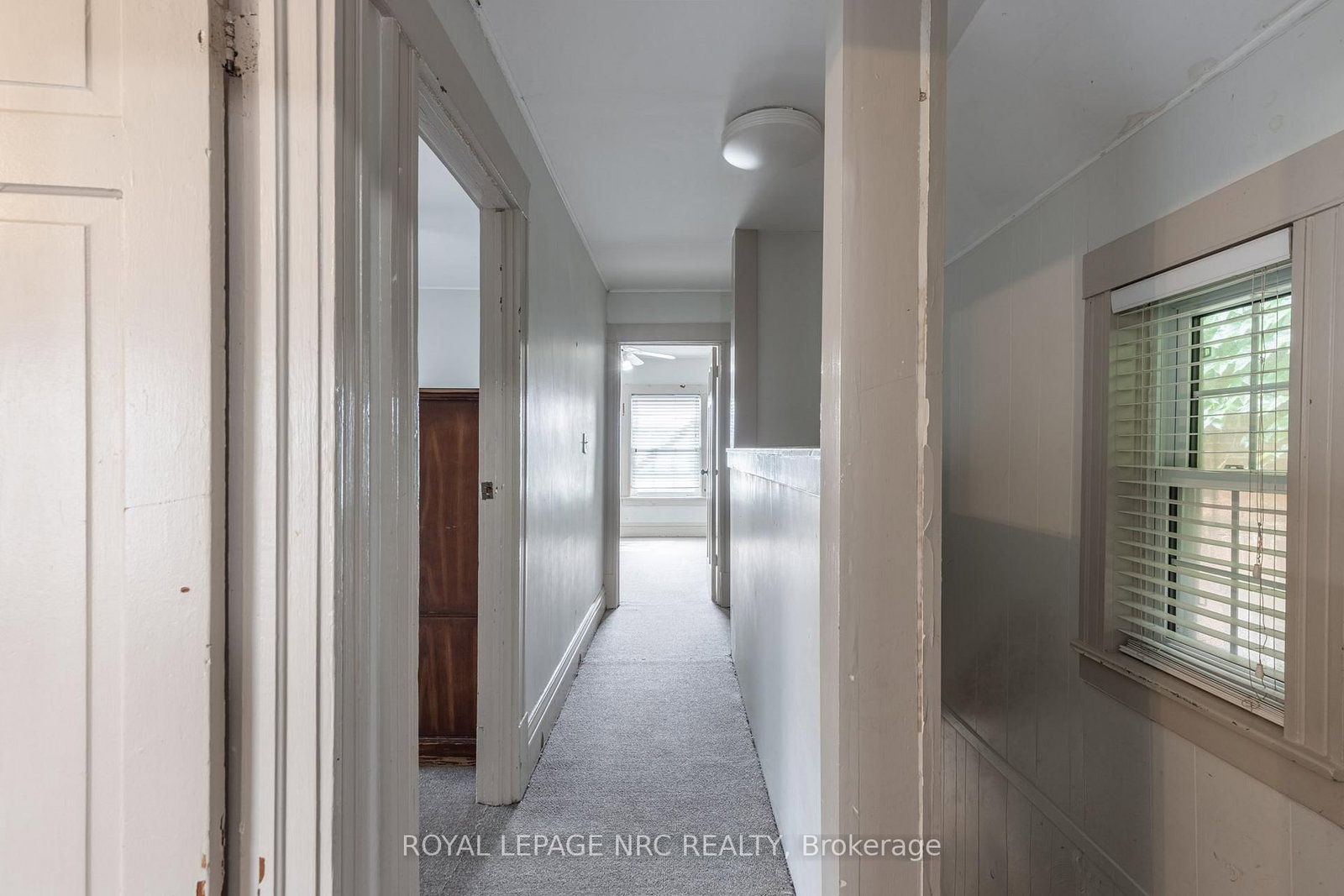 Detached House for sale at 44 Carlisle Street, St. Catharines, Ontario, L2R 4H4 - Downtown - MLS: X12913126