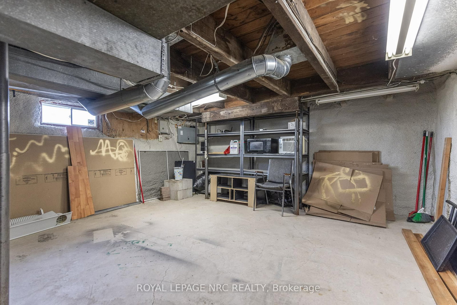 Detached House for sale at 44 Carlisle Street, St. Catharines, Ontario, L2R 4H4 - Downtown - MLS: X12913126