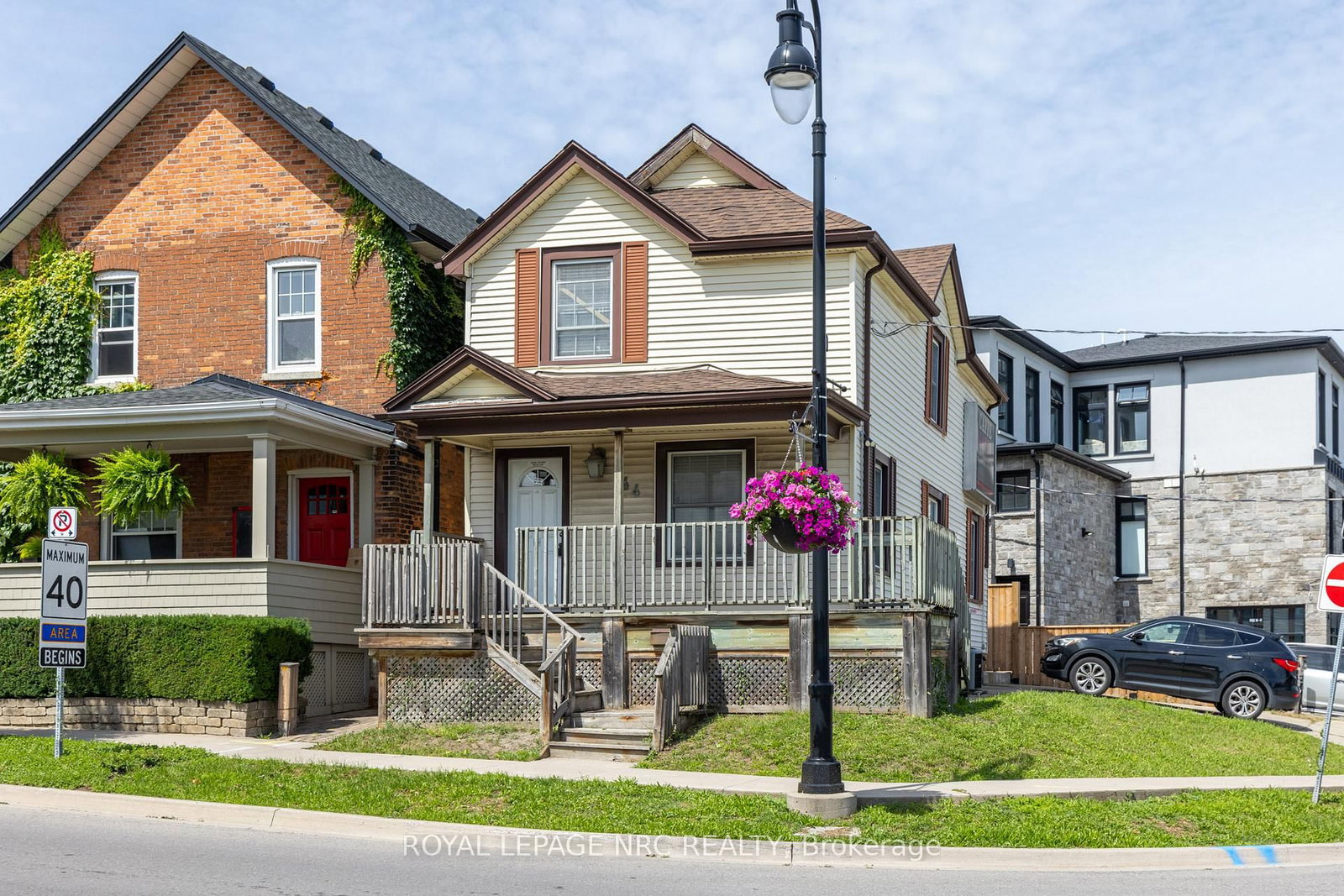 Detached House for sale at 44 Carlisle Street, St. Catharines, Ontario, L2R 4H4 - Downtown - MLS: X12913126