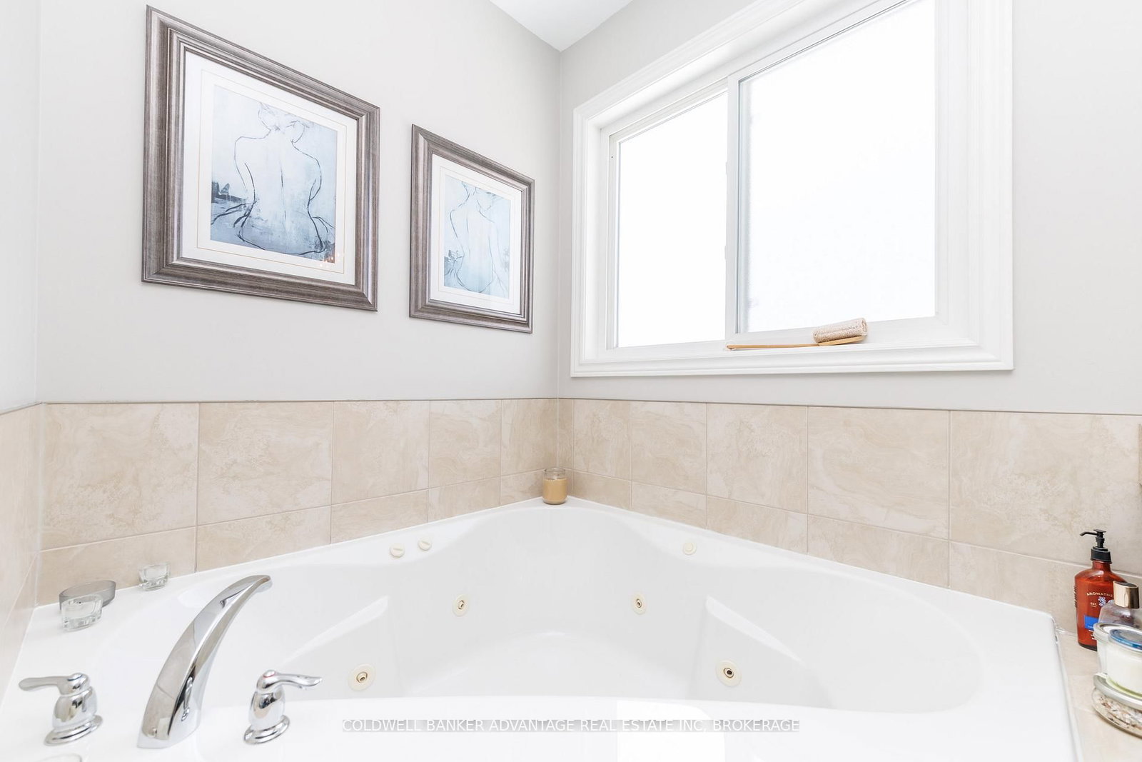 Detached House for sale at 6 Falcon Drive, Welland, Ontario, L3C 0B2 - Coyle Creek - MLS: X12913134