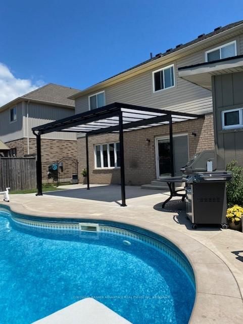 Detached House for sale at 6 Falcon Drive, Welland, Ontario, L3C 0B2 - Coyle Creek - MLS: X12913134