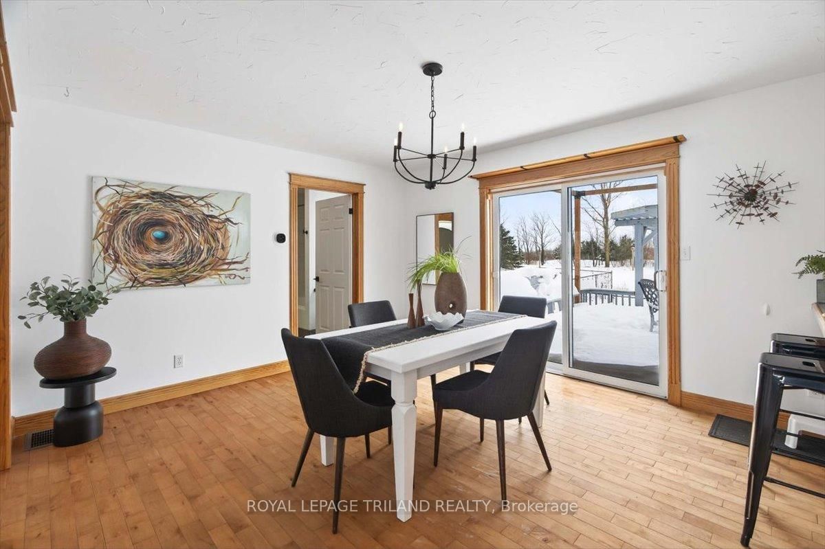 Detached House for sale at 7603 Zion Line, Warwick, Ontario, N0M 2S0 - Watford - MLS: X12913332