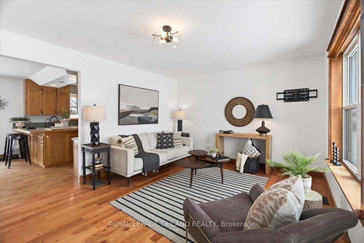 Detached House for sale at 7603 Zion Line, Warwick, Ontario, N0M 2S0 - Watford - MLS: X12913332