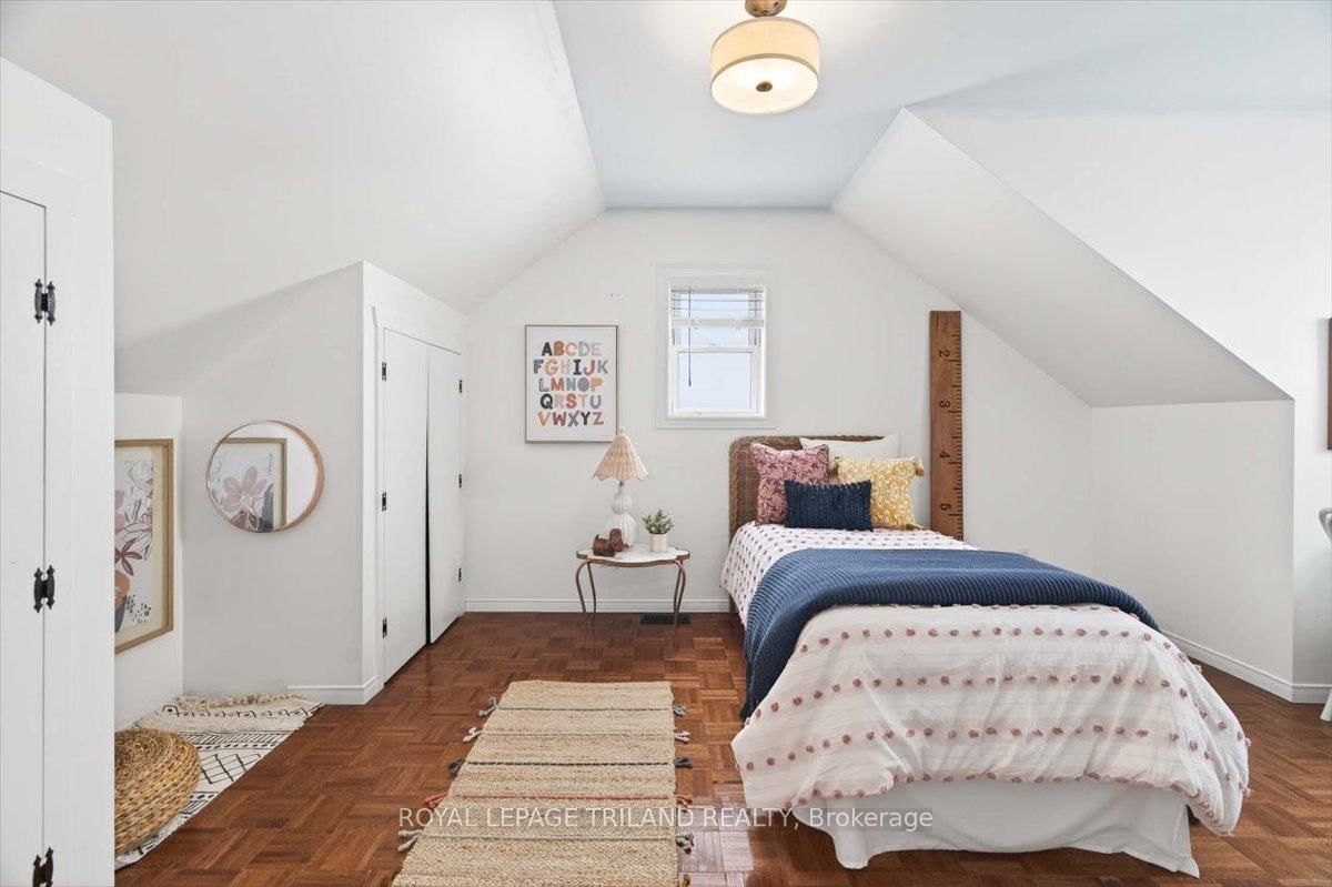 Detached House for sale at 7603 Zion Line, Warwick, Ontario, N0M 2S0 - Watford - MLS: X12913332