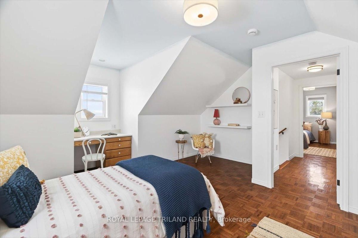 Detached House for sale at 7603 Zion Line, Warwick, Ontario, N0M 2S0 - Watford - MLS: X12913332