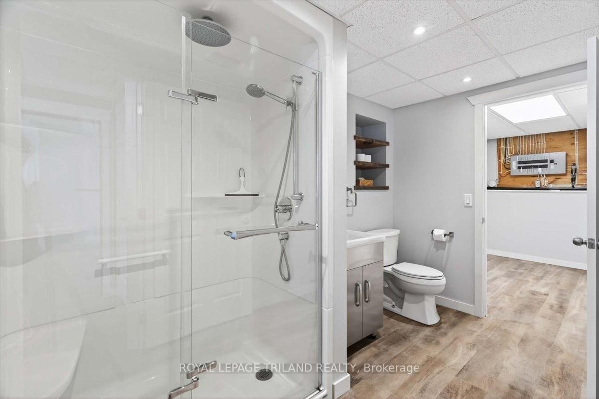 Detached House for sale at 7603 Zion Line, Warwick, Ontario, N0M 2S0 - Watford - MLS: X12913332