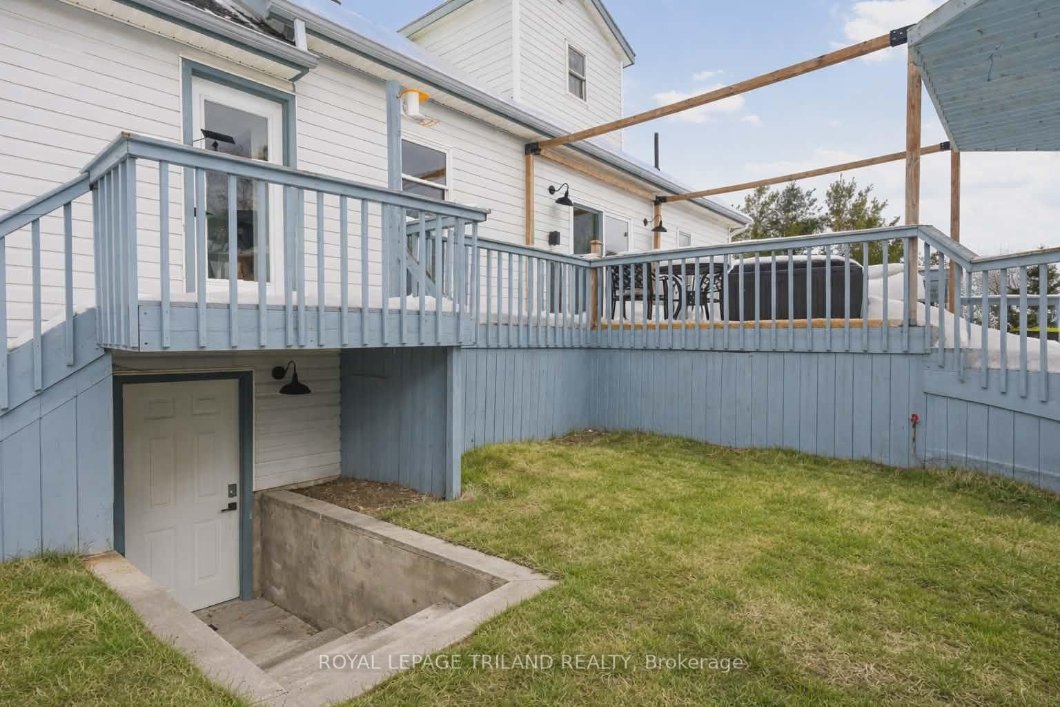 Detached House for sale at 7603 Zion Line, Warwick, Ontario, N0M 2S0 - Watford - MLS: X12913332