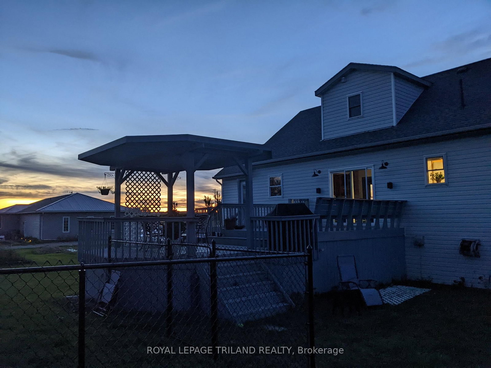 Detached House for sale at 7603 Zion Line, Warwick, Ontario, N0M 2S0 - Watford - MLS: X12913332