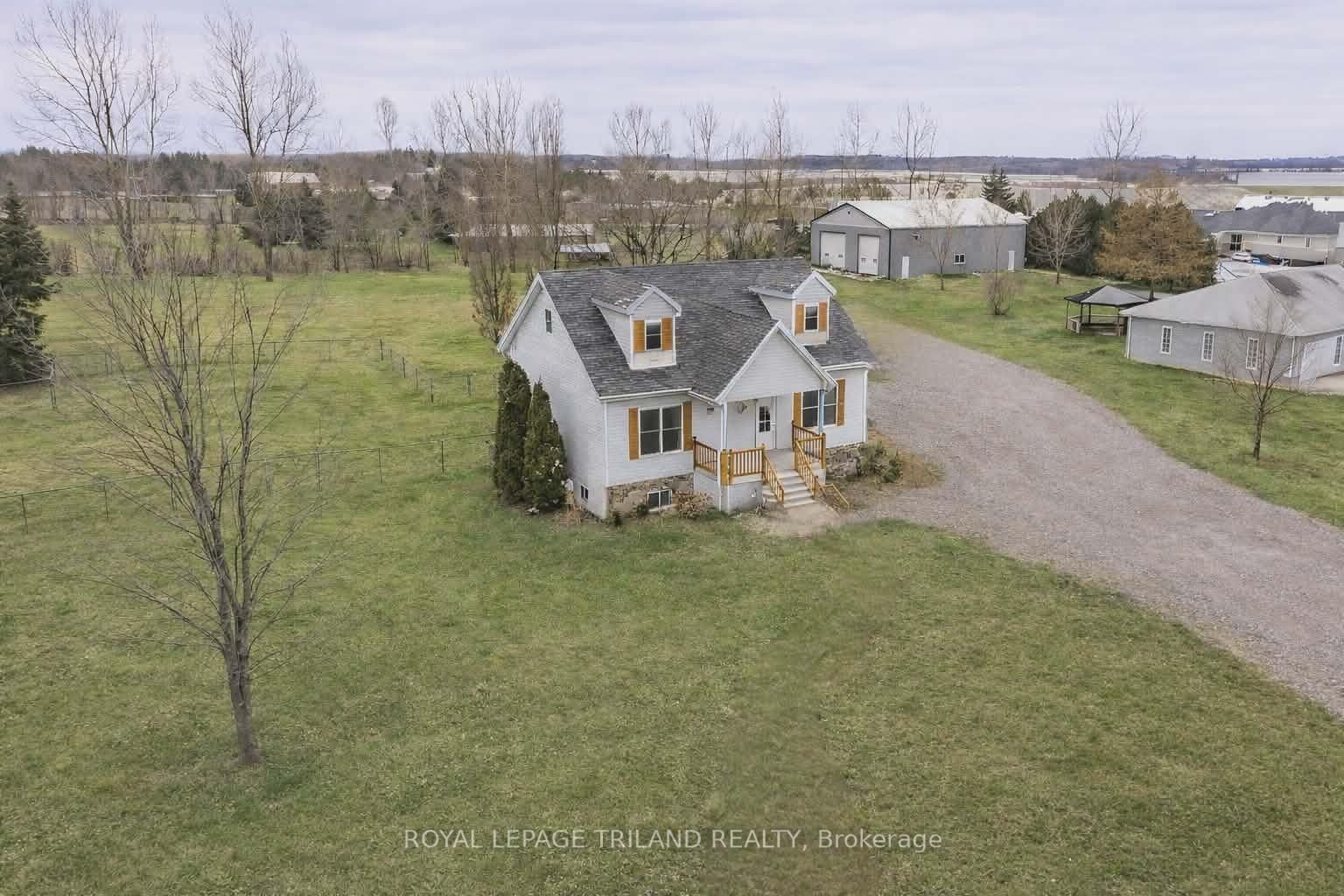 Detached House for sale at 7603 Zion Line, Warwick, Ontario, N0M 2S0 - Watford - MLS: X12913332