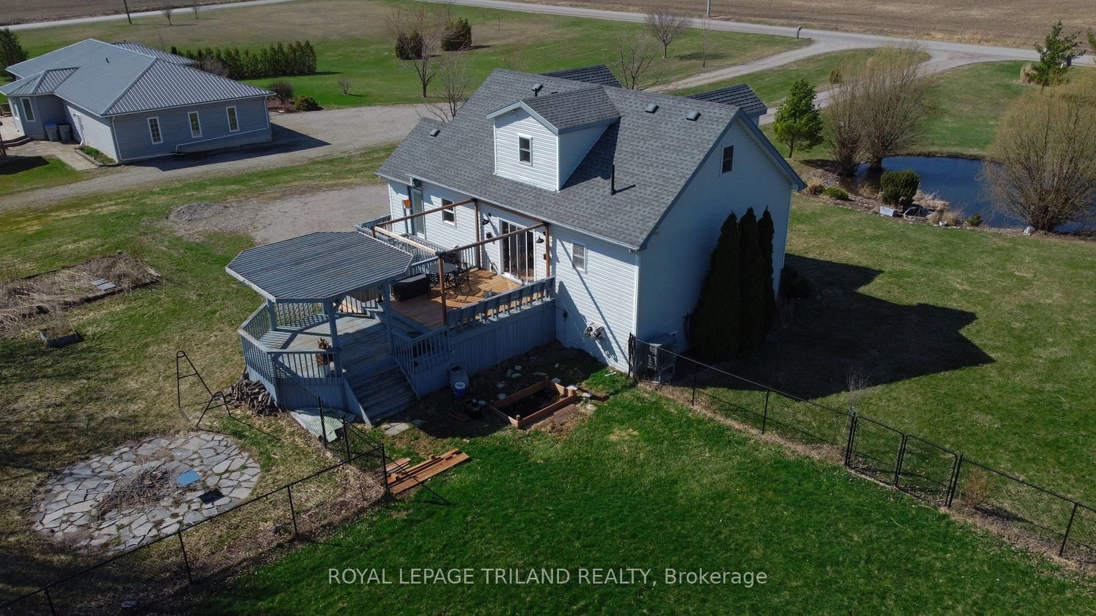 Detached House for sale at 7603 Zion Line, Warwick, Ontario, N0M 2S0 - Watford - MLS: X12913332