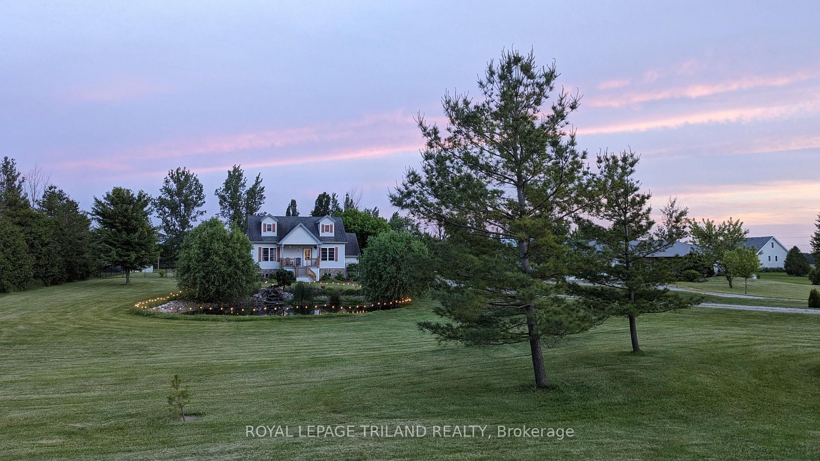 Detached House for sale at 7603 Zion Line, Warwick, Ontario, N0M 2S0 - Watford - MLS: X12913332