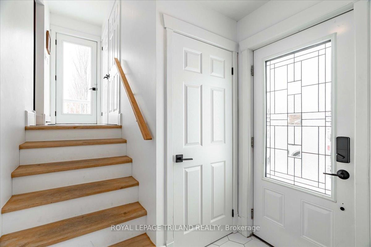 Detached House for sale at 7603 Zion Line, Warwick, Ontario, N0M 2S0 - Watford - MLS: X12913332