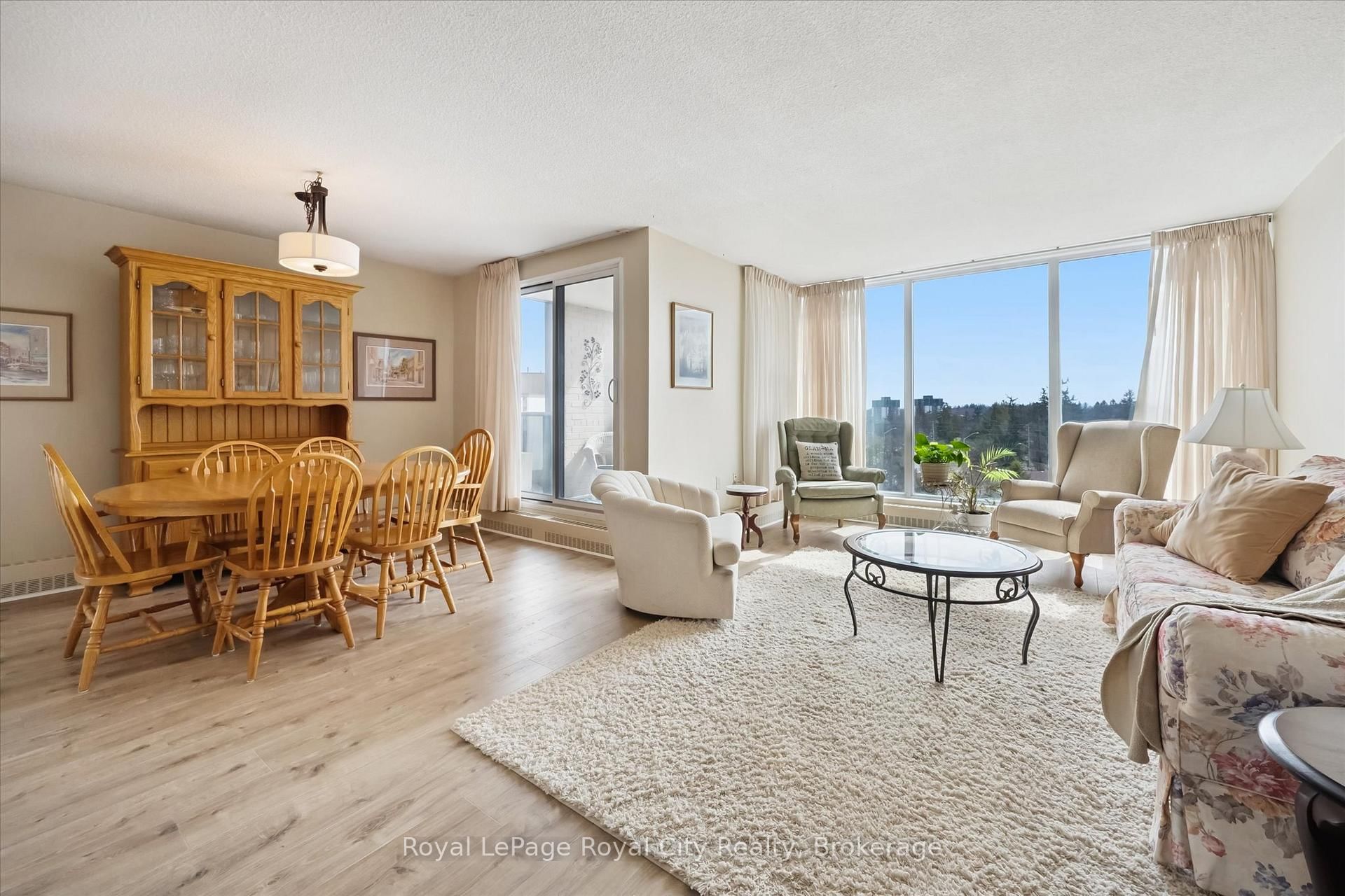 19 Woodlawn Road E, Unit 703