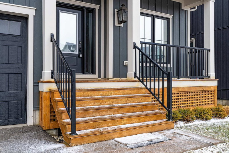 195 Courtland St W, Blue Mountains, L9Y 4E4 | Image 2