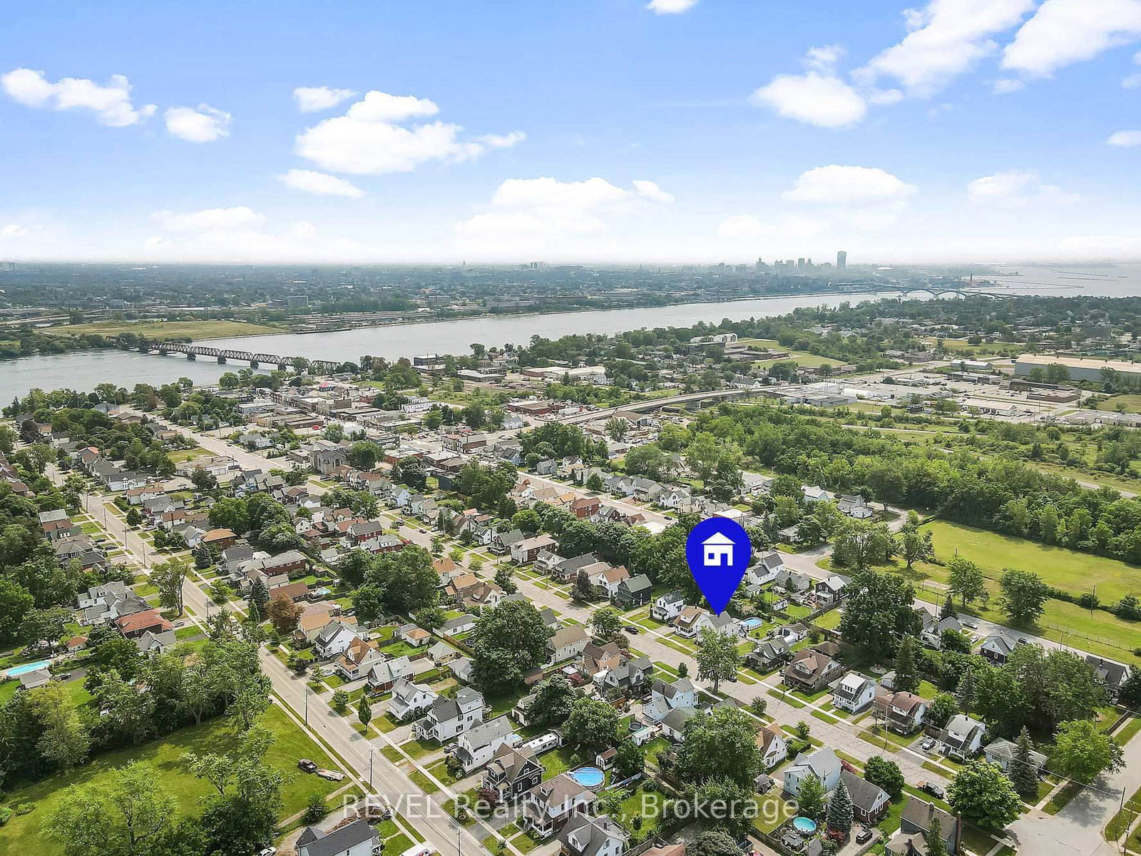 Detached House for sale at 259 Dufferin Street, Fort Erie, Ontario, L2A 2T7 - Central - MLS: X12913762