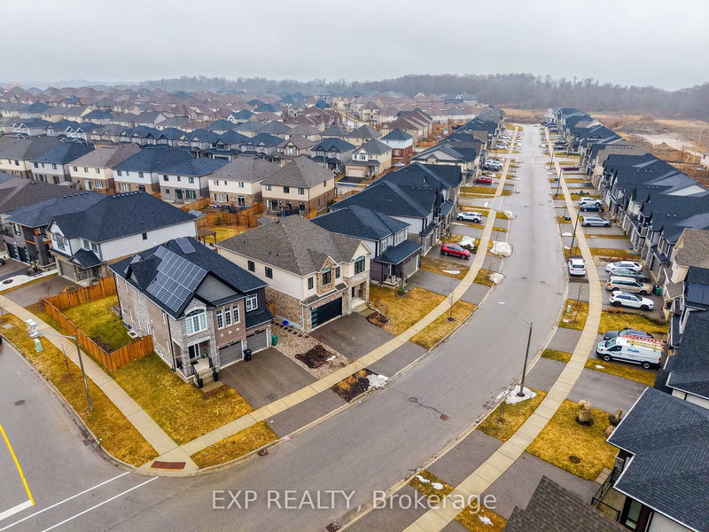 723 Wood Lily St, Waterloo, N2V 0E4 | Image 3