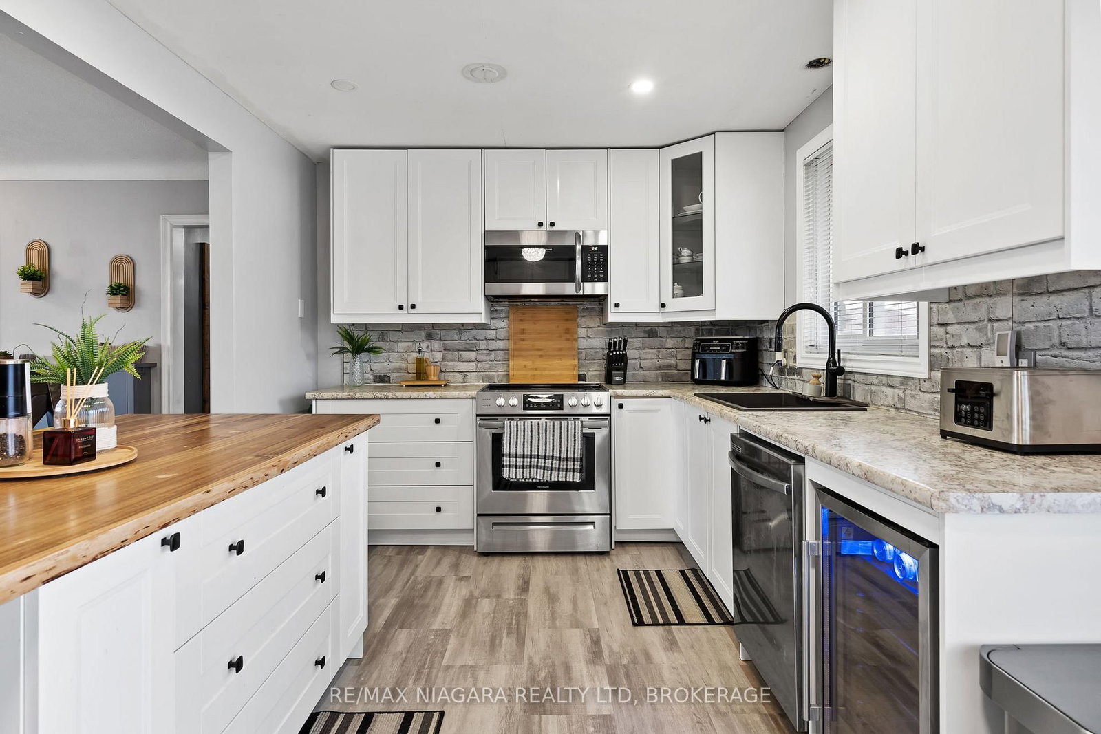 Detached House for sale at 38 ACADIA Crescent, St. Catharines, Ontario, L2P 1H8 - Secord Woods - MLS: X12914008