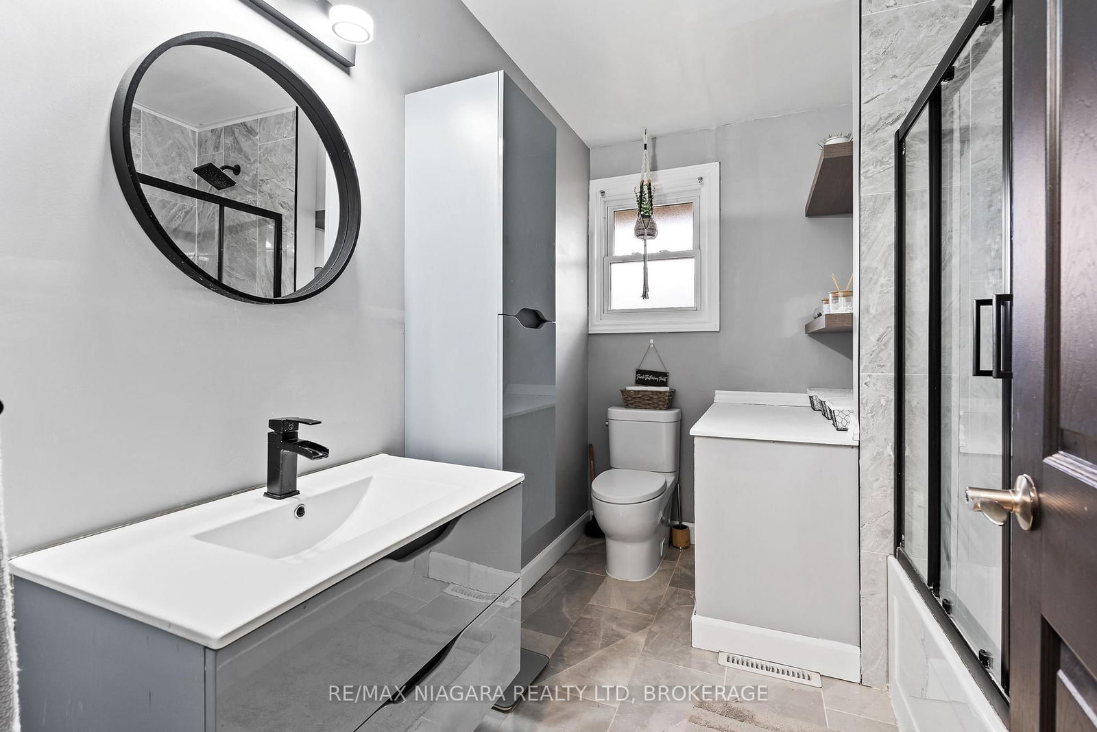 Detached House for sale at 38 ACADIA Crescent, St. Catharines, Ontario, L2P 1H8 - Secord Woods - MLS: X12914008